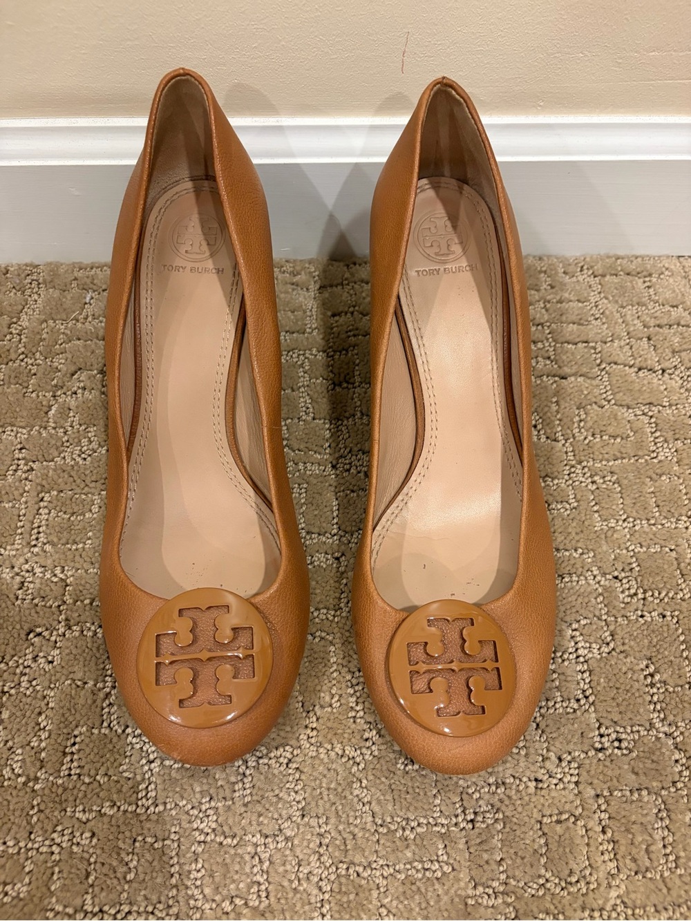 Tory Burch Tan Leather Low Wedge Pumps Size 9 - Picture 3 of 5